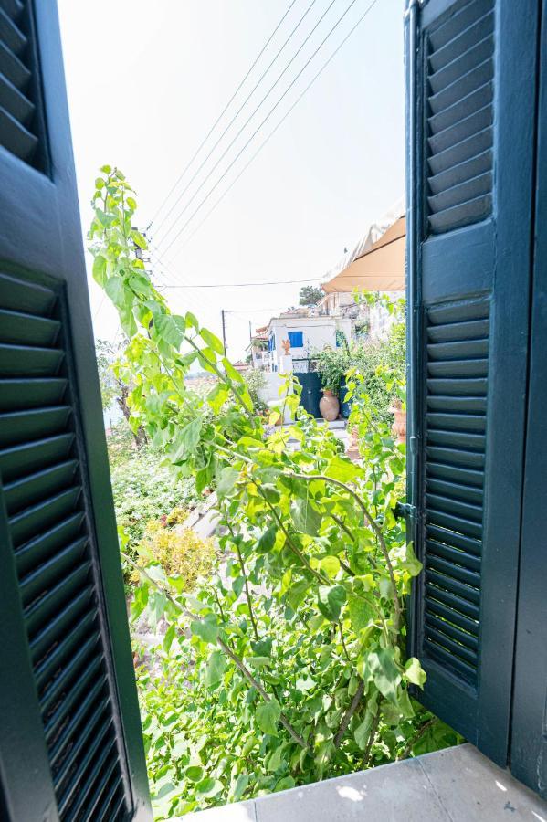 Traditional House Under The Clock Tower With Sweet View Poros Town Ngoại thất bức ảnh