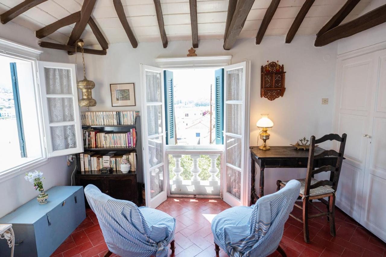 Traditional House Under The Clock Tower With Sweet View Poros Town Ngoại thất bức ảnh