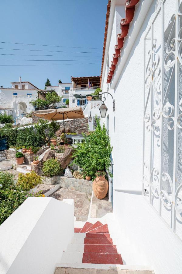 Traditional House Under The Clock Tower With Sweet View Poros Town Ngoại thất bức ảnh