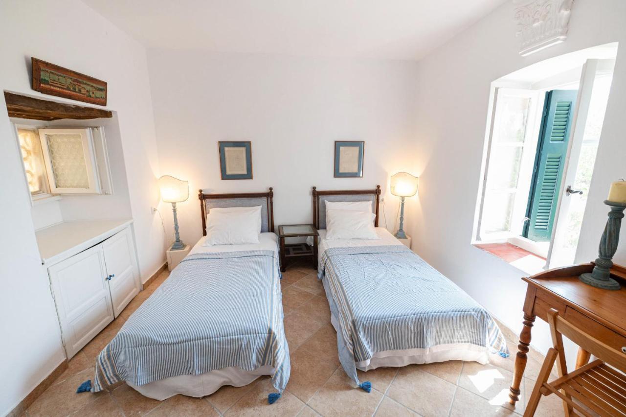Traditional House Under The Clock Tower With Sweet View Poros Town Ngoại thất bức ảnh