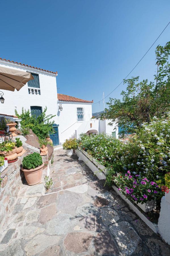 Traditional House Under The Clock Tower With Sweet View Poros Town Ngoại thất bức ảnh