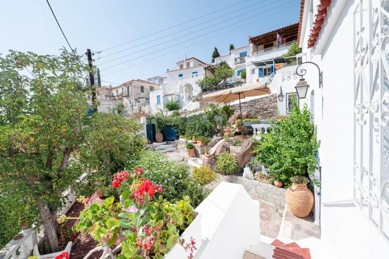 Traditional House Under The Clock Tower With Sweet View Poros Town Ngoại thất bức ảnh