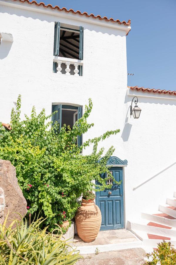 Traditional House Under The Clock Tower With Sweet View Poros Town Ngoại thất bức ảnh
