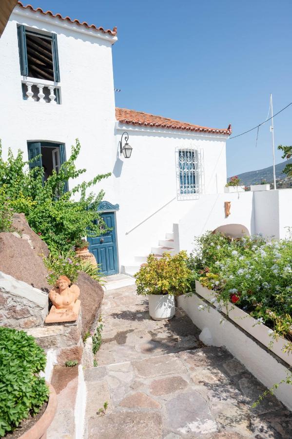 Traditional House Under The Clock Tower With Sweet View Poros Town Ngoại thất bức ảnh