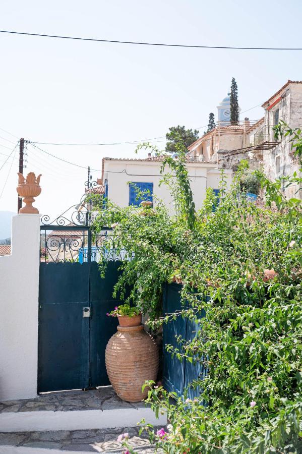 Traditional House Under The Clock Tower With Sweet View Poros Town Ngoại thất bức ảnh