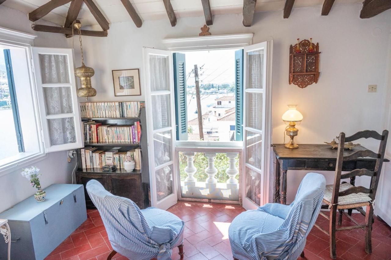 Traditional House Under The Clock Tower With Sweet View Poros Town Ngoại thất bức ảnh