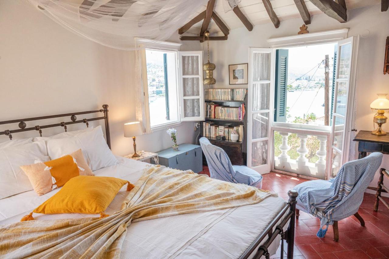 Traditional House Under The Clock Tower With Sweet View Poros Town Ngoại thất bức ảnh
