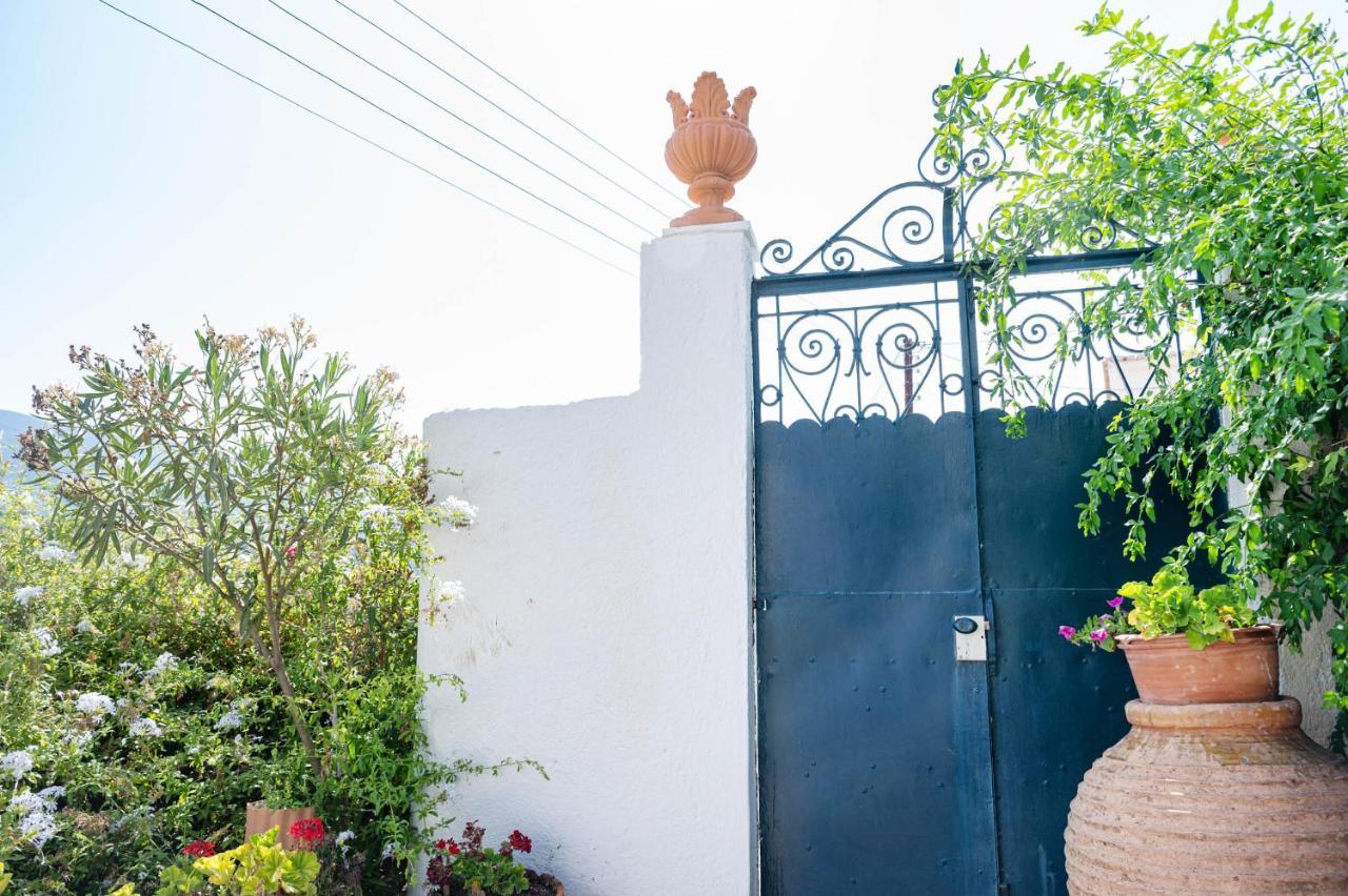 Traditional House Under The Clock Tower With Sweet View Poros Town Ngoại thất bức ảnh