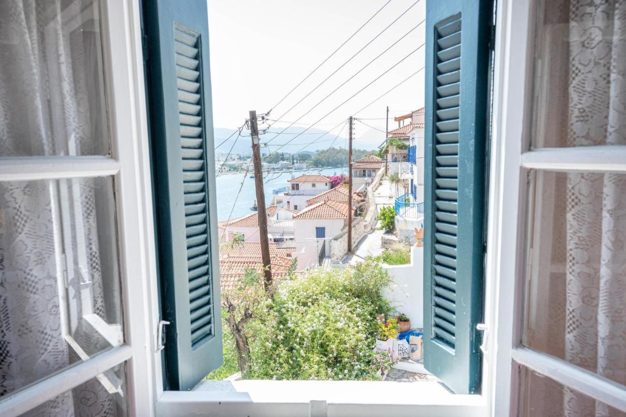 Traditional House Under The Clock Tower With Sweet View Poros Town Ngoại thất bức ảnh